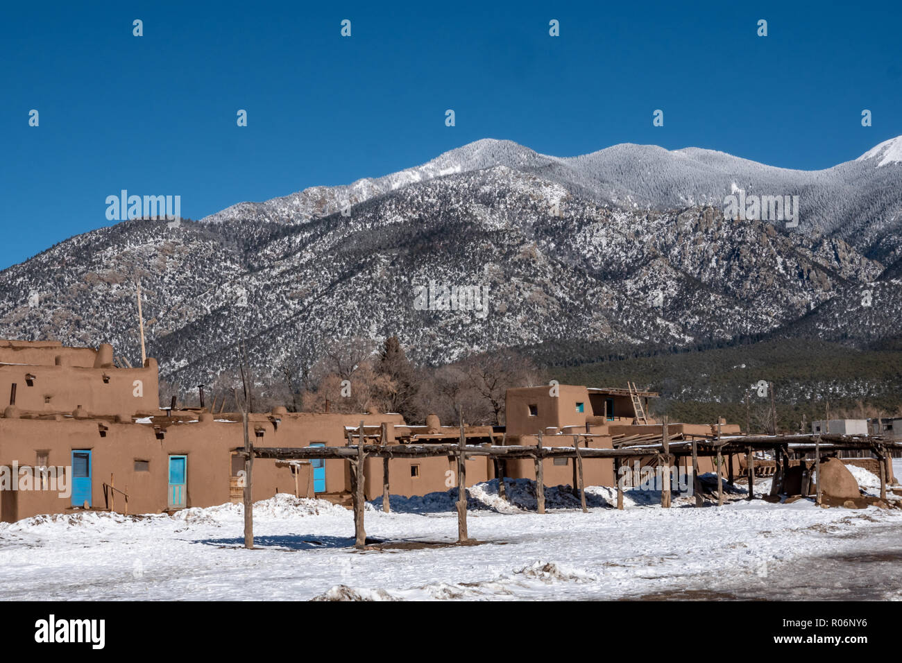 Taos pueblo snow hires stock photography and images Alamy
