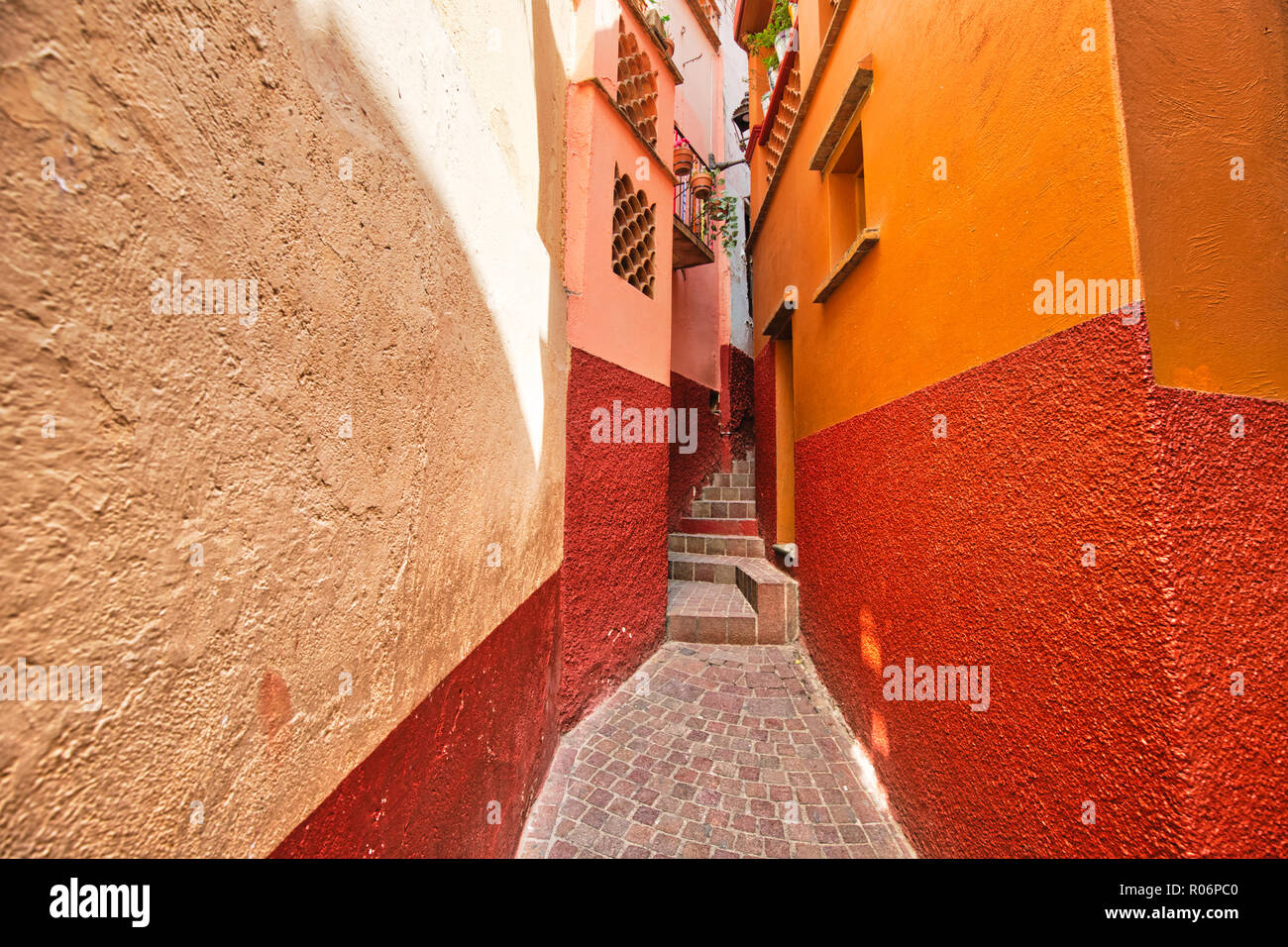 Guanajuato, famous Alley of the Kiss (Callejon del Beso) Stock Photo