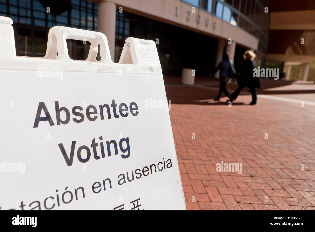 October 24th, 2018, Fairfax County, Virginia USA: Absentee voting (early voting) during midterm elections - USA Stock Photo