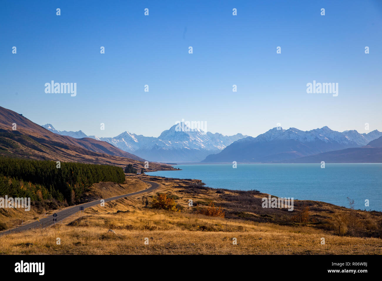 The scenic road in to Mt Cook National Park travels around the edge of Lake Pukaki Stock Photo