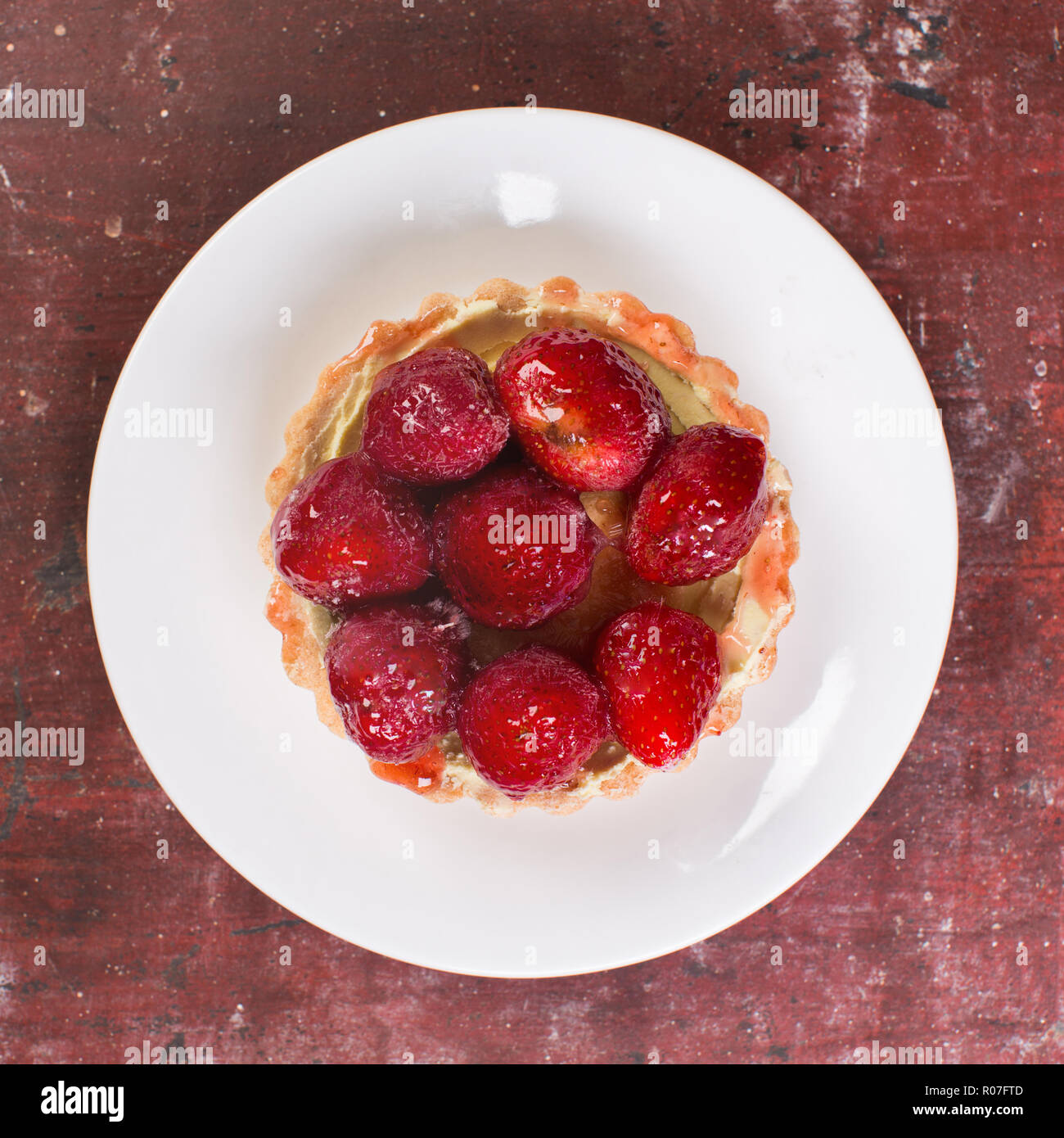 Strawberry shortcake plate hi-res stock photography and images - Alamy