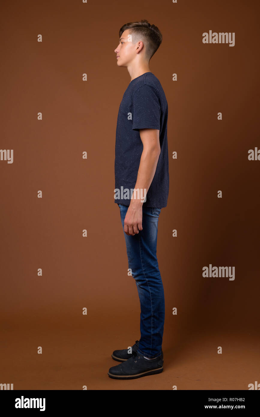 Boy side profile hi-res stock photography and images - Alamy