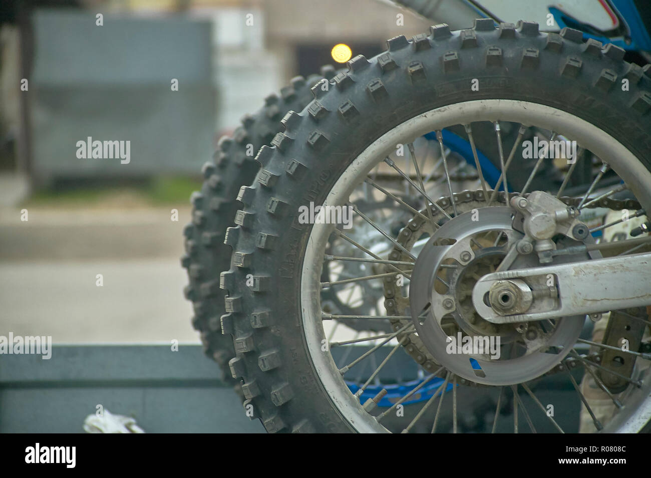 Wheel of a cross (or enduro) motorcycle with unpaved tires for better