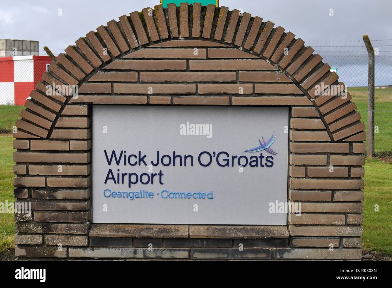 WICK JOHN O'GROATS AIRPORT SIGNPOST Stock Photo