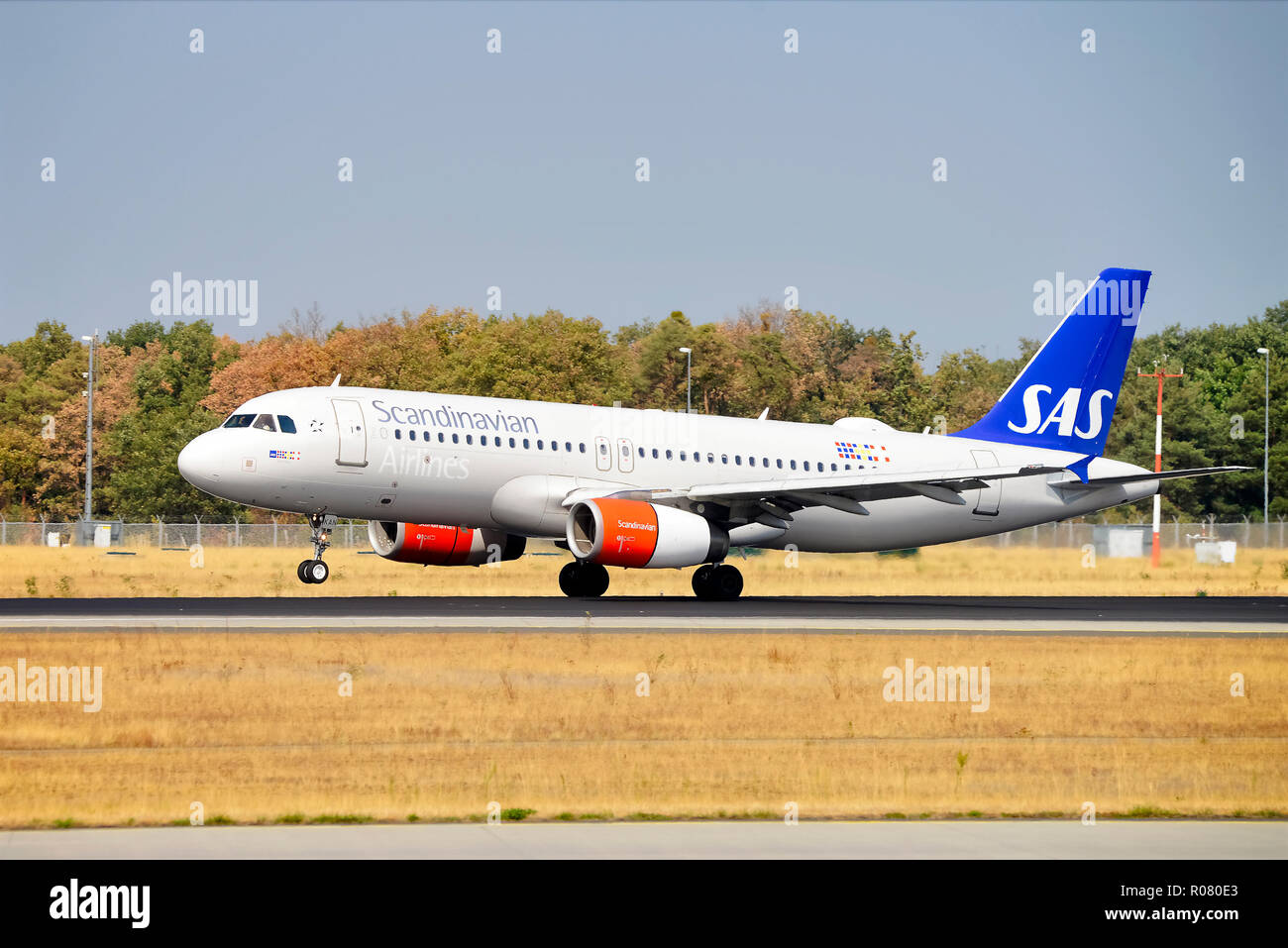 Airbus A320 (OY-KAN) of SAS landing on Frankfurt airport Stock Photo