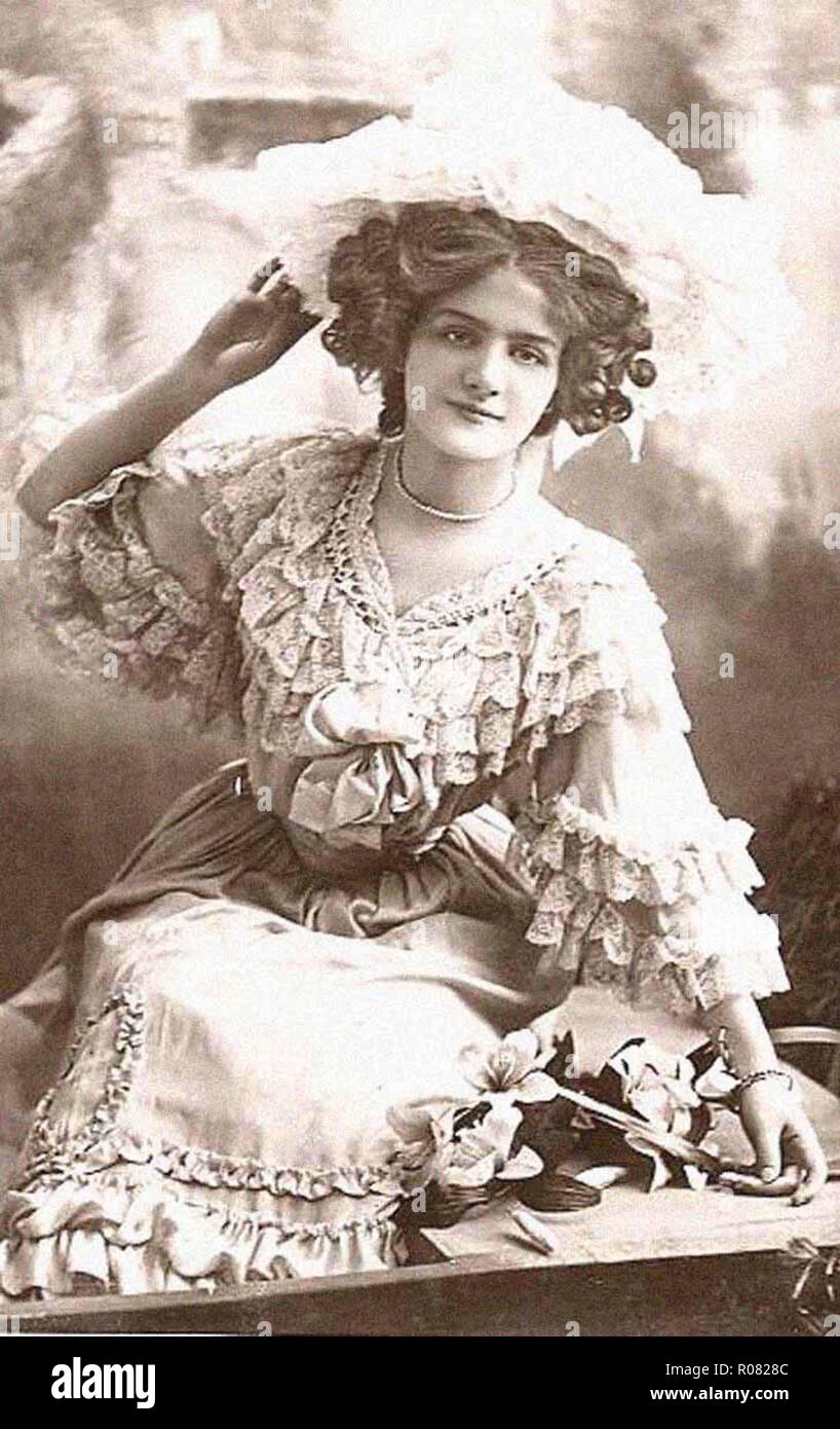 beautiful photo of a vintage victorian lady in period costume dress Stock Photo - Alamy beautiful photo of a vintage victorian lady in period costume dress Stock Photo - Alamy