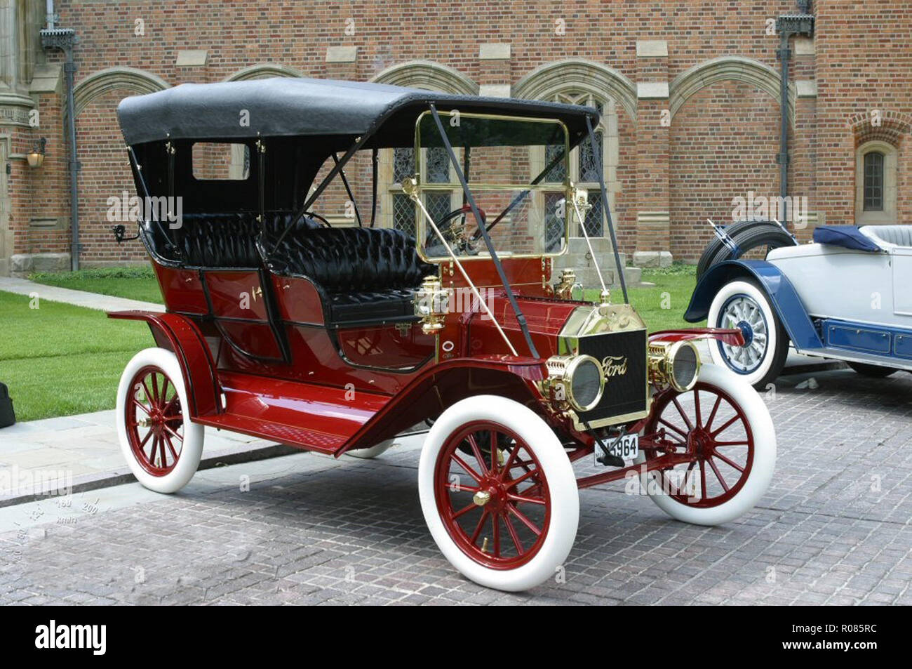 Какую можно купить первую машину. 1910 Model t Ford. Ford model t 2003. Ford model t 1908. Ford model 6.