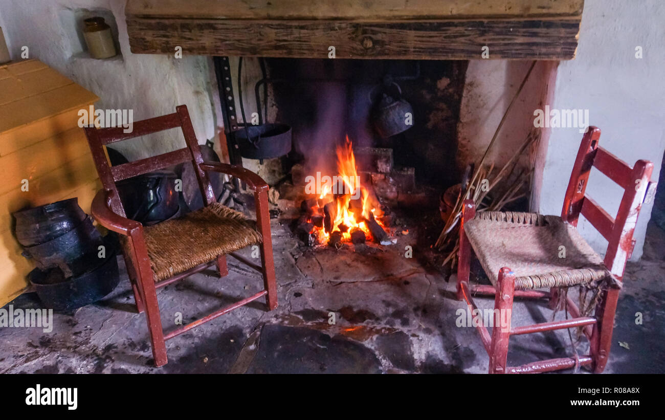 Cottage fireplace hires stock photography and images Alamy