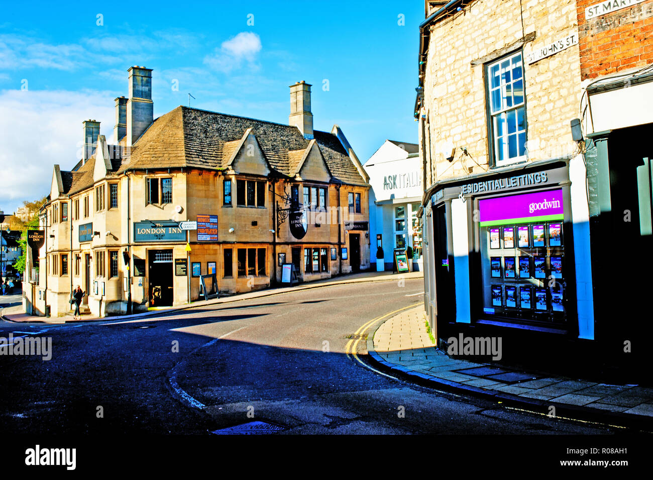 St Johns Street and the London Inn, Stamford, Lincolnshire, England Stock Photo