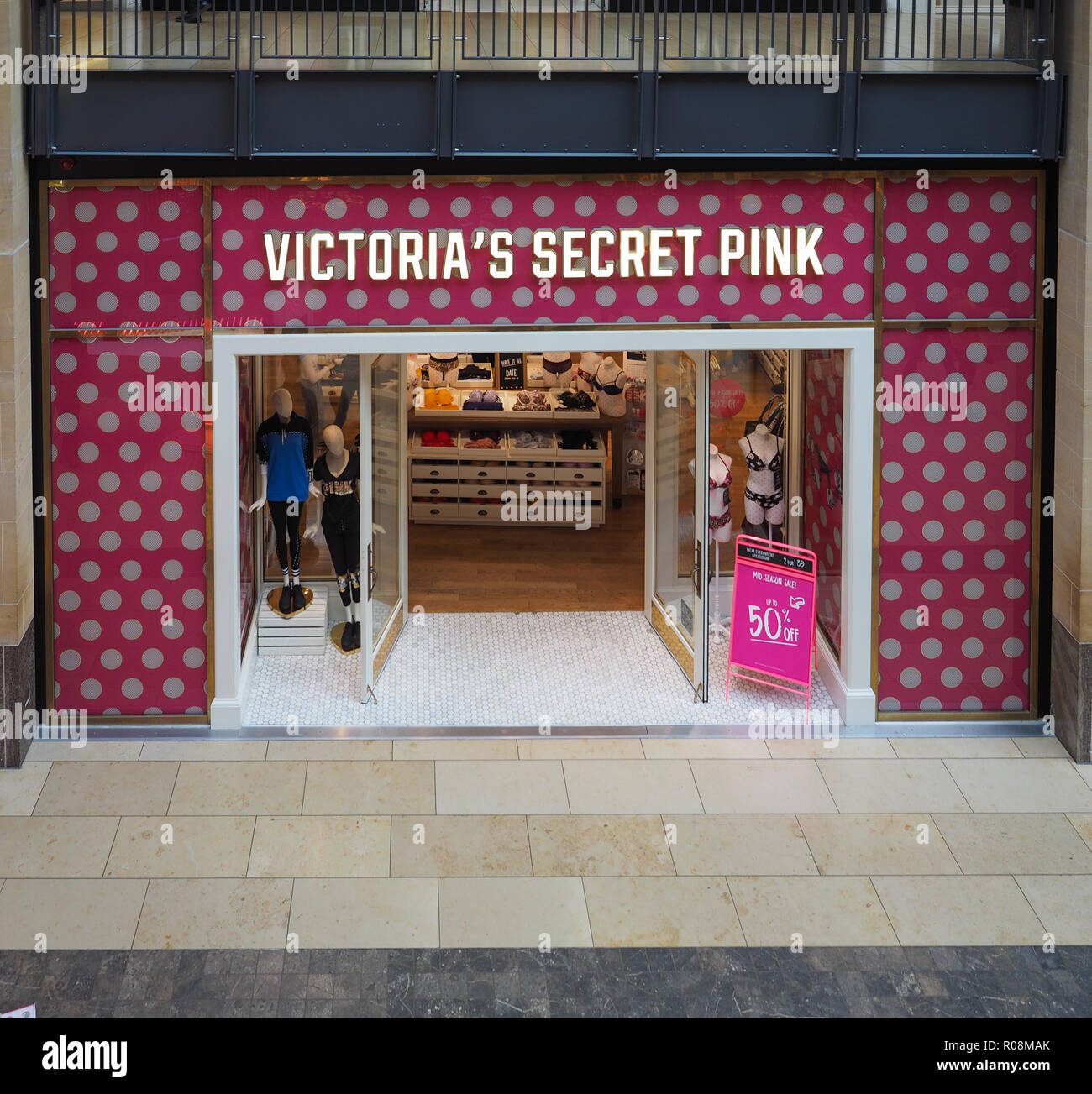 Pink victoria secret shop hi-res stock photography and images - Alamy