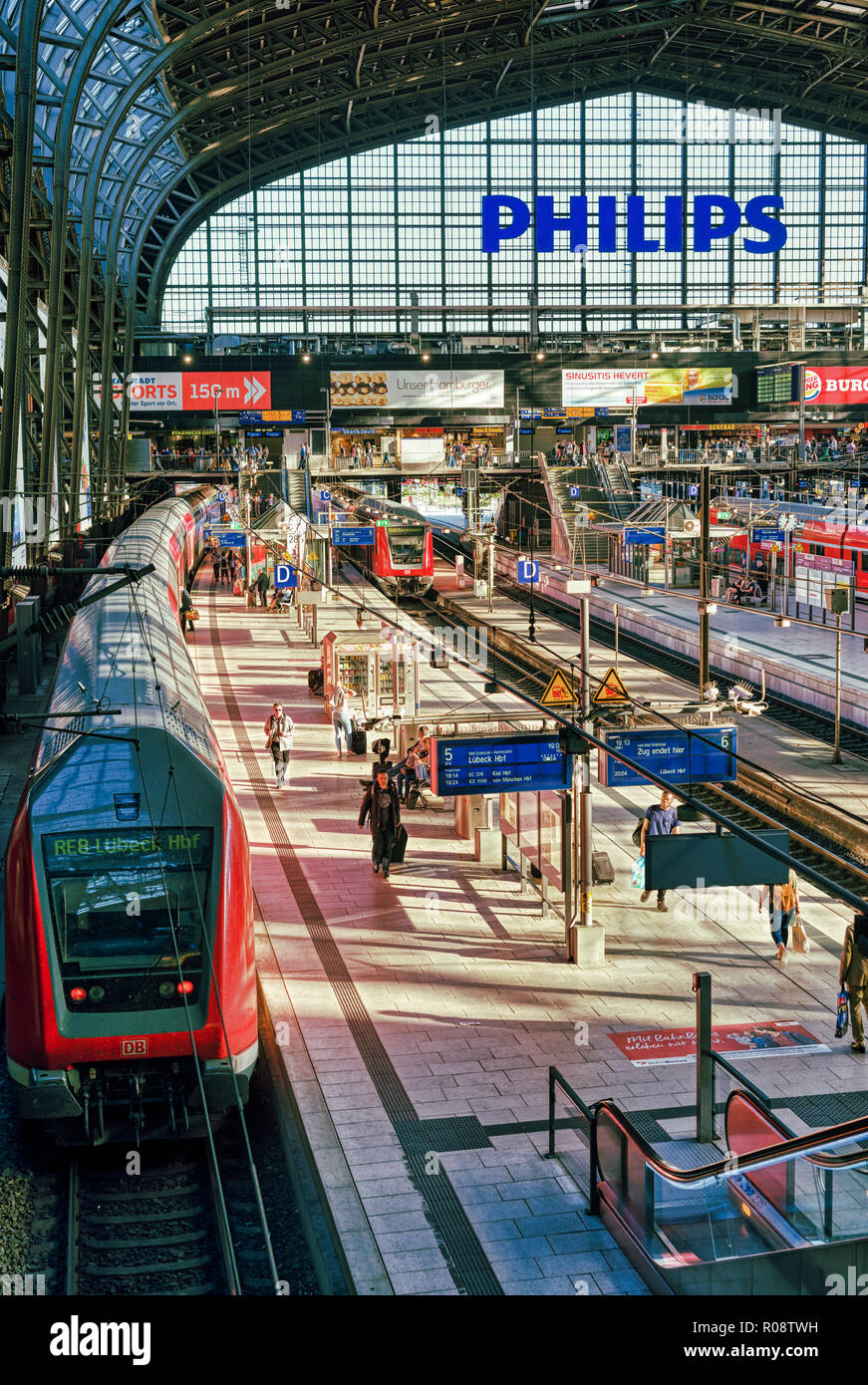 Hamburg Hauptbahnhof Hi Res Stock Photography And Images Alamy