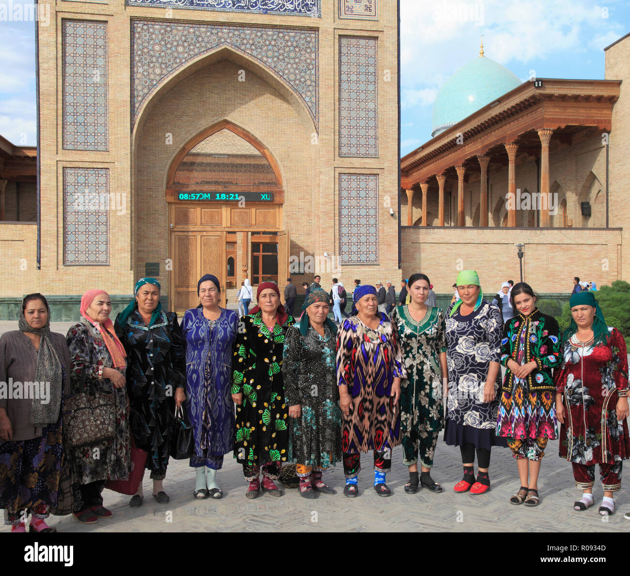 Tashkent uzbekistan women hires stock photography and images Alamy