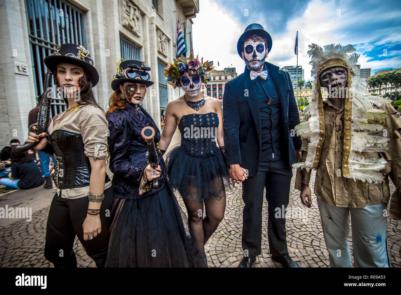 Sao Paulo, Brazil. 2nd Nov, 2018. People take part in the annual 