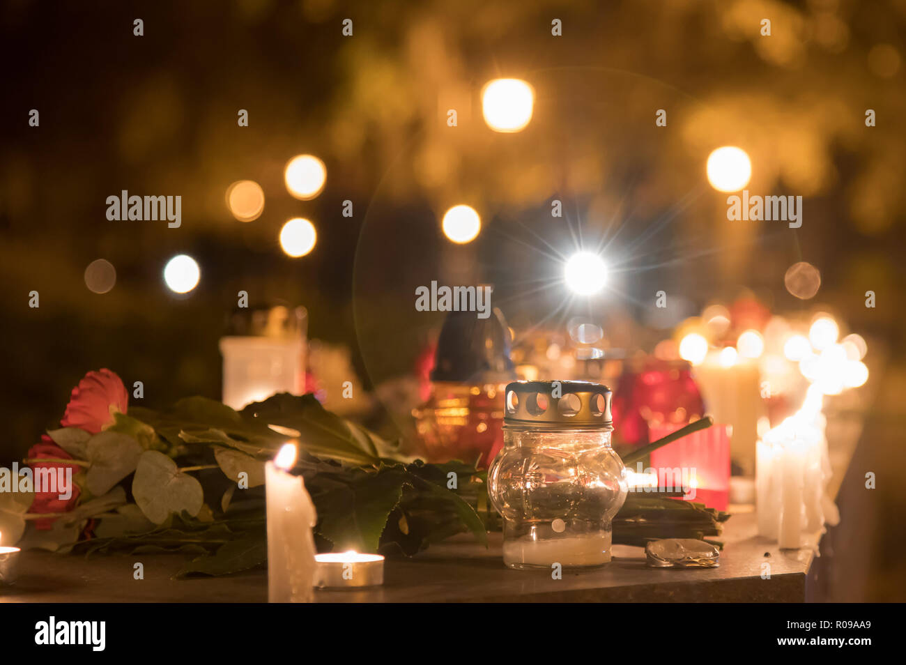 Budapest, Hungary. 1st Nov, 2018. Candles to commemorate lost relatives and loved ones are seen in Budapest, Hungary, on Nov. 1, 2018. The All Saints' Day in Hungary on Nov. 1 saw many families visit the cemeteries to pay respect for their dead family members and friends. Credit: Attila Volgyi/Xinhua/Alamy Live News Stock Photo