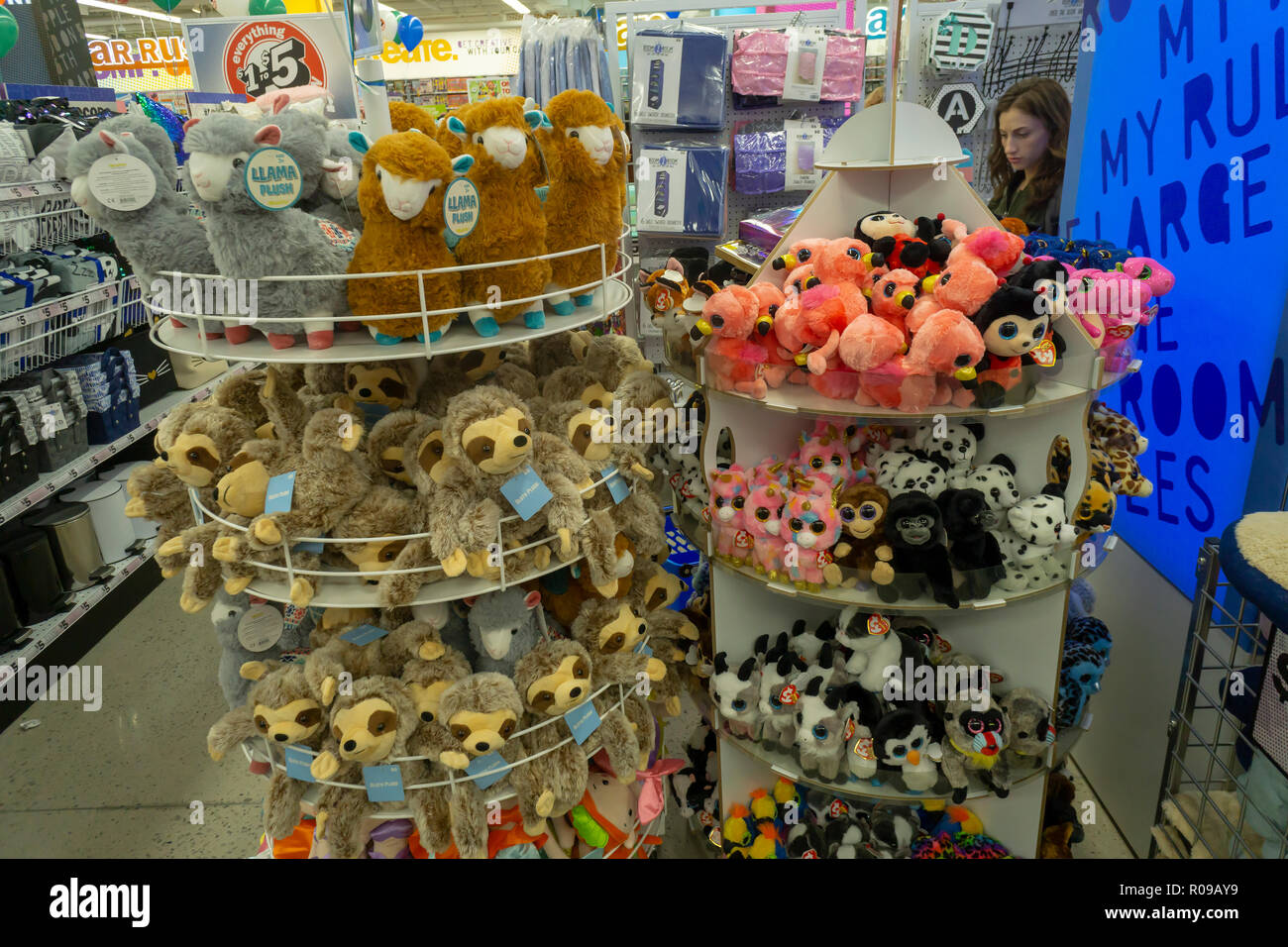 New York, USA. 2 November 2018. Shoppers invade the new Five Below discount store on prestigious Fifth Avenue in New York on its grand opening day, Friday, November 3, 2018, 2018. The 10,800 square foot location is the discounter's first in Manhattan and it is the chains 746th store. All the merchandise in the store, which ranges from clothing, to candy, to beauty supplies, and everything else in between is priced at $5 or less. Credit: Richard Levine/Alamy Live News Stock Photo