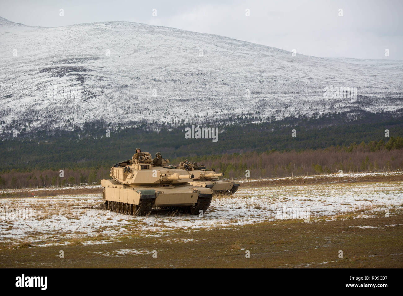 Molde Fjords, Norway. 01st Nov, 2018. U.S. Marines with 2nd Tank Battalion, 2nd Marine Division, position a M1A1 Abrams Battle Tank during Exercise Trident Juncture 18 November 1, 2018 in Oppdal, Norway. The multi-national exercise is the largest NATO exercise since 2015, and includes more than 50,000 military members from 31 countries. Credit: Planetpix/Alamy Live News Stock Photo