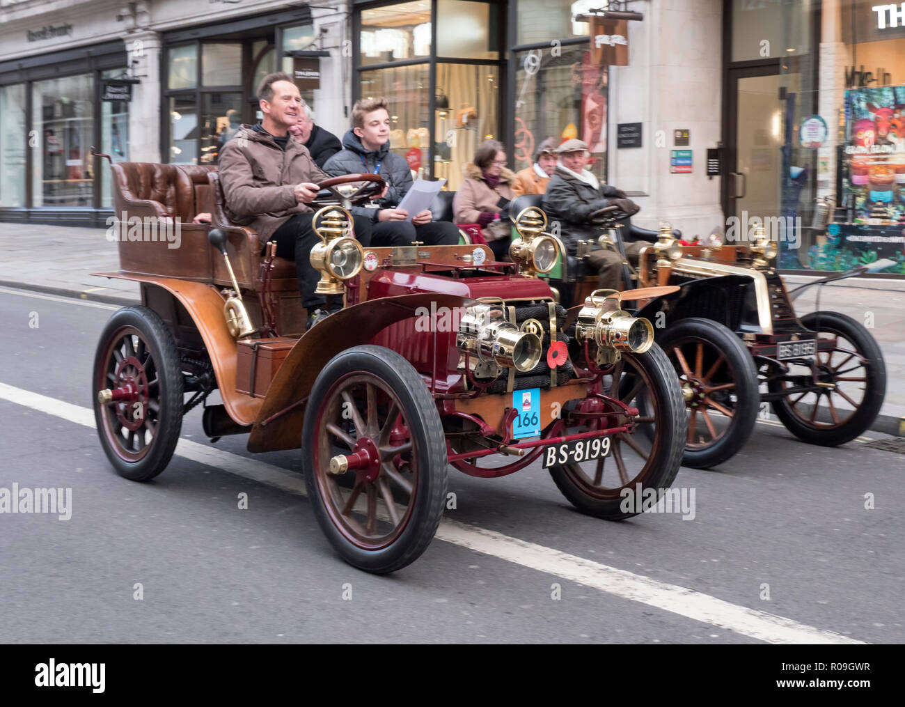London, UK. 3 November 2018. Veteran Cars on display at the Regents Street Motor show London W1 03/11/2018 Credit: Martyn Goddard/Alamy Live News Stock Photo