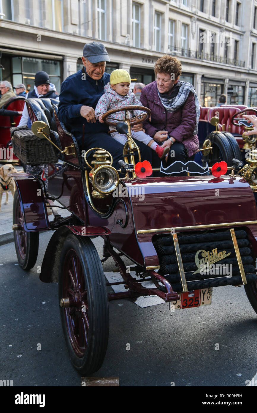 London Uk 3 November 2018 Bonhams London To Brighton Veteran Car Run 2018 This Year The Celebration Will Be Be The 122nd Anniversary Of The Original Emancipation Run Of 1896 Which Celebrated