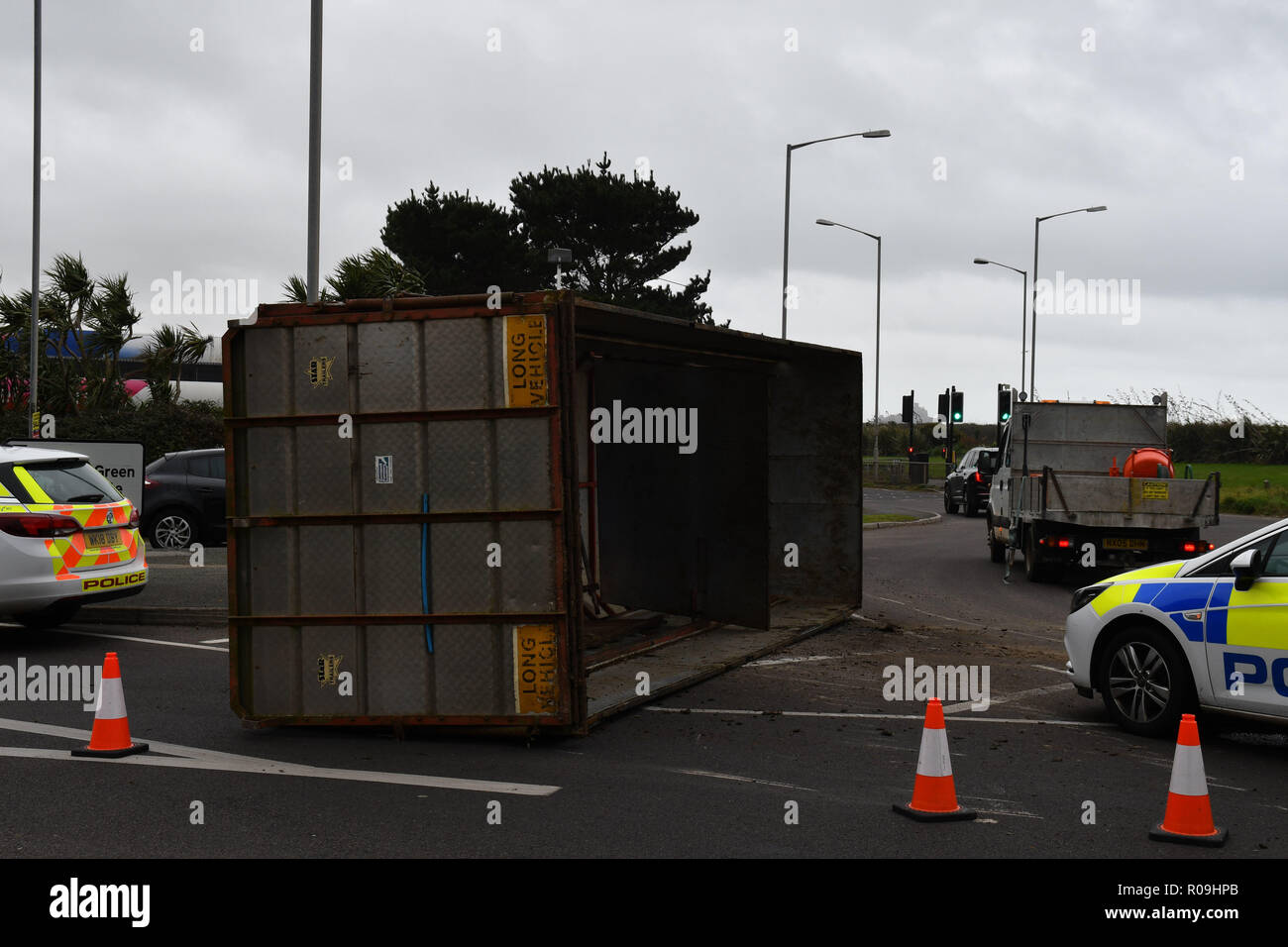 Penzance, Cornwall, UK, 3rd November 2018. UK Weather. High winds brought by storm Oscar cause a trailer of cows to blow over at Penzance. According to an onlooker the cows inside the trailer moved to one side which co-incided with a gust of wind, which resulted in the trailer blowing over at the Tesco roundabout at Penzance. He reported that the cows and the driver were both ok. Credit: Simon Maycock/Alamy Live News Stock Photo