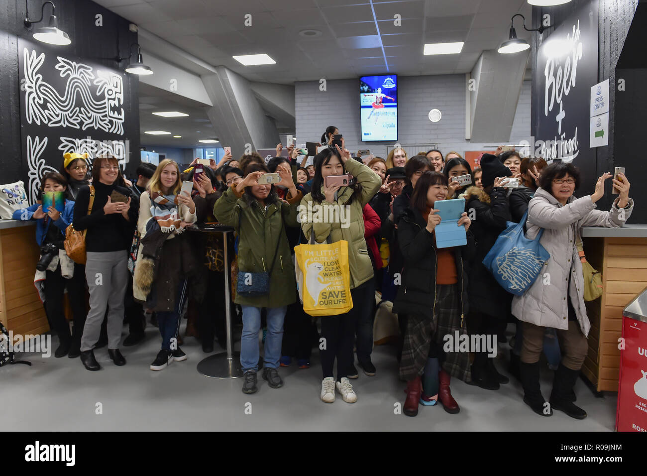 Fans and spectators are lined up during in Men's Short Program of the ISU GP of Figure Skating Helsinki 2018 at Helsinki Ice Hall (Helsingin Jaahalli) on Saturday, 03 November 2018. HELSINKI .  (Editorial use only, license required for commercial use. No use in betting, games or a single club/league/player publications.) Credit: Taka Wu/Alamy Live News Stock Photo