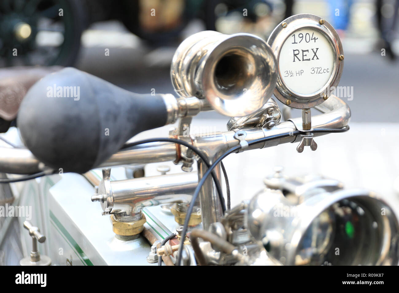 Regent Street, London, UK. 3rd Nov, 2018. Detail on a 1904 Rex bike. Spectators and motoring fans enjoy the many veteran, vintage and modern cars lined up on the pedestrianised Regent Street and surrounding areas in Central London, as the Regent Street Classic Motor Show gets under way. It showcases 125 years of motoring in seven different zones. Credit: Imageplotter News and Sports/Alamy Live News Stock Photo