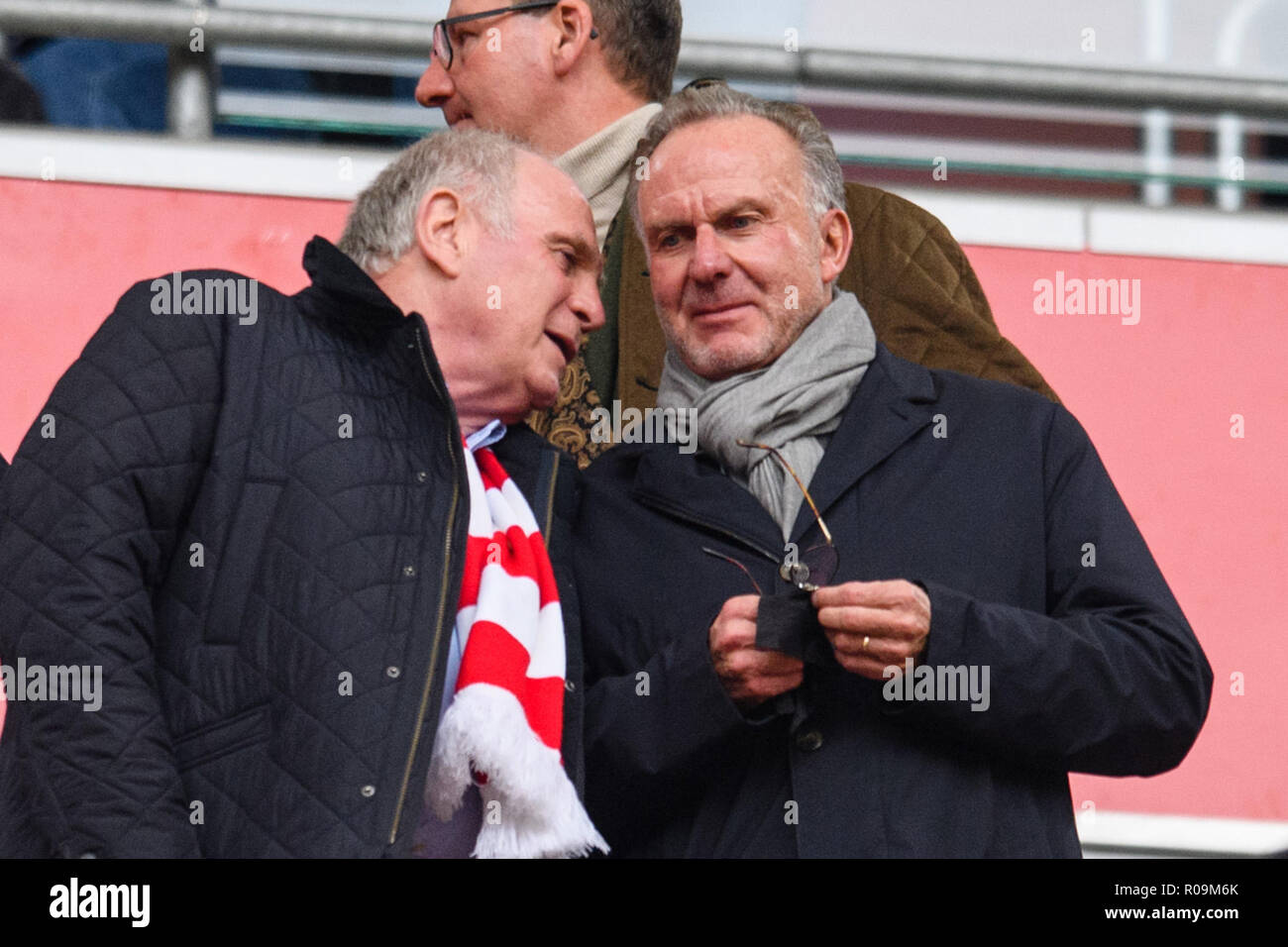 Munich, Germany. 03rd Nov, 2018. Munich, Germany. 03rd Nov, 2018. Soccer: Bundesliga, Bayern Munich - SC Freiburg, 10th matchday in the Allianz Arena. Uli Hoeneß, club president of FC Bayern (l), and Karl-Heinz Rummenigge, CEO of FC Bayern, talk in the stands before the match begins. (Best possible quality) Photo: Matthias Balk/dpa - IMPORTANT NOTE: In accordance with the requirements of the DFL Deutsche Fußball Liga or the DFB Deutscher Fußball-Bund, it is prohibited to use or have used photographs taken in the stadium and/or the match in the form of sequence images and/or video-like photo se Stock Photo