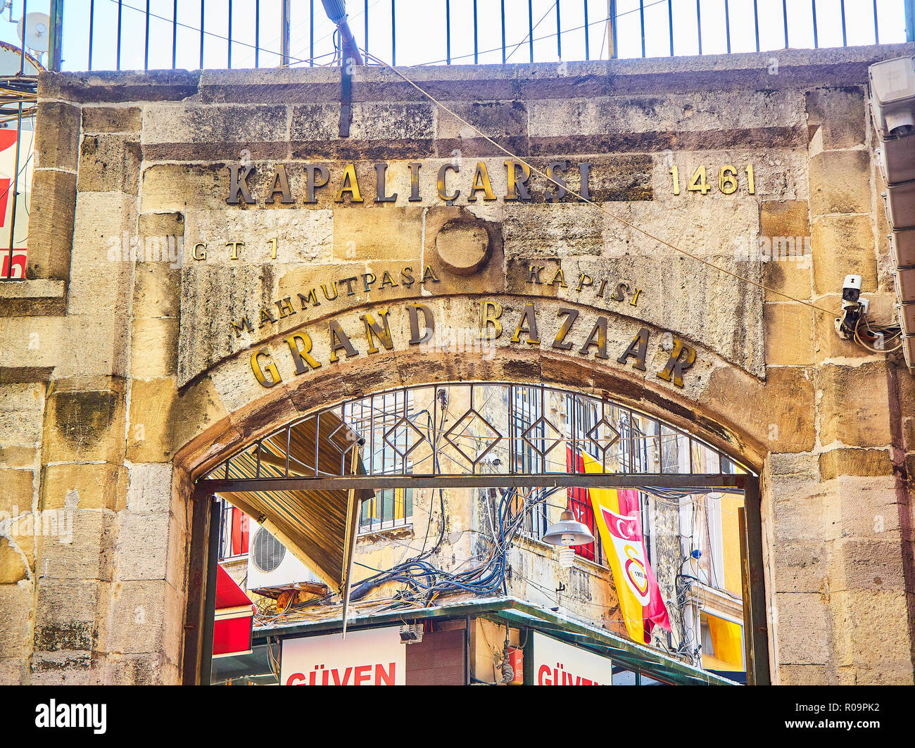 The Mahmutpasa Kapisi gate of the Kapali Carsi, The Grand Bazaar of Istanbul, Turkey. Stock Photo