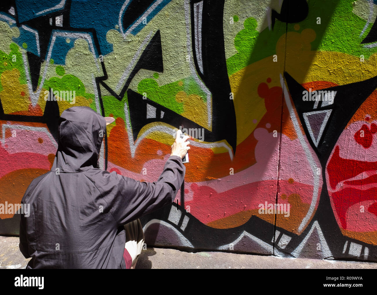 Graffiti artist spraying hires stock photography and images Alamy