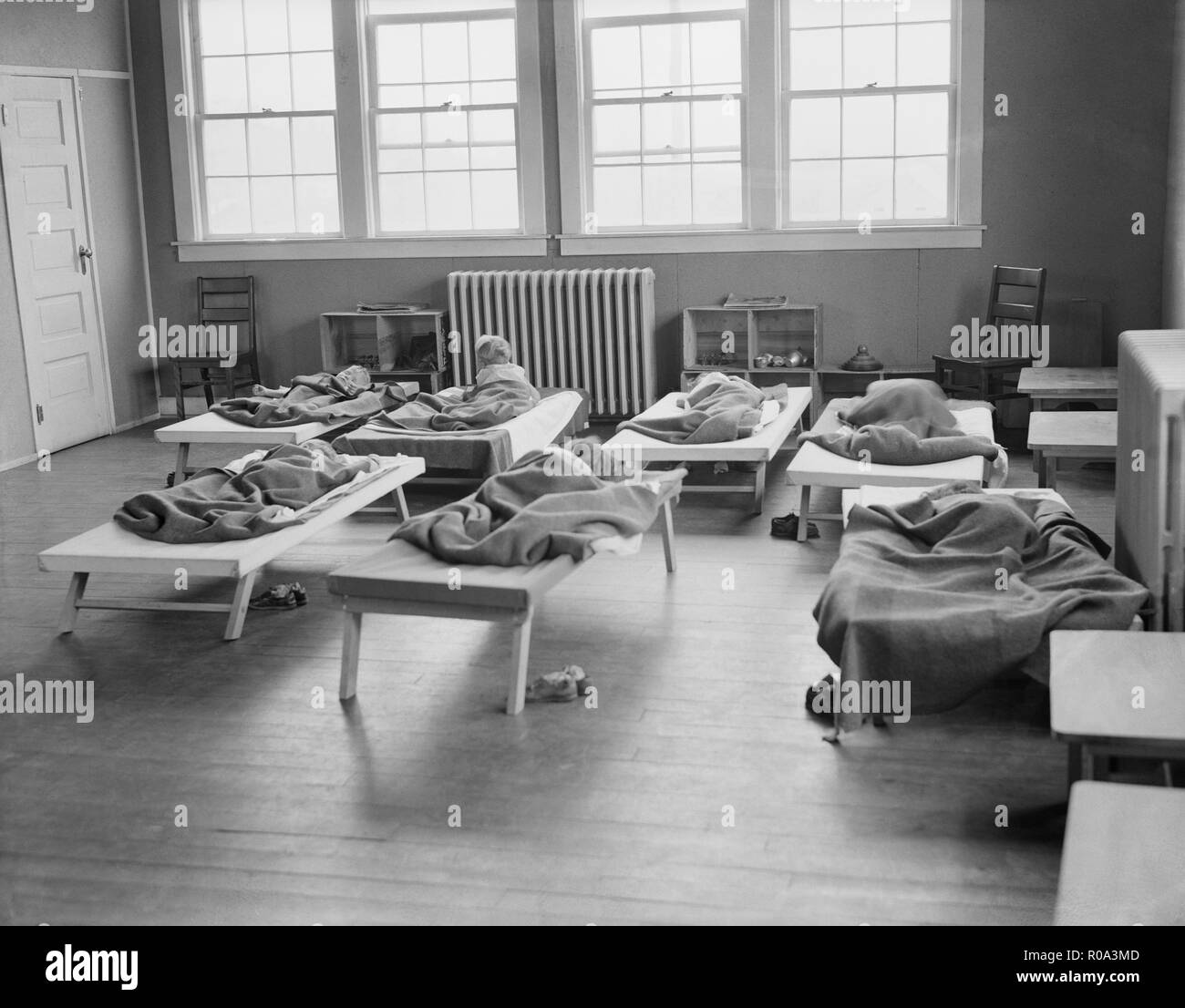 Sleeping Nursery School Children Reedsville, West Virginia, USA, Elmer Johnson, Farm Security Administration, April 1935 Stock Photo