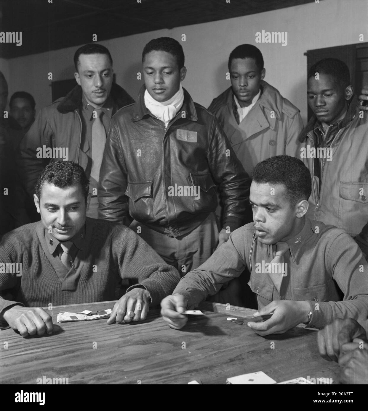 Tuskegee Airmen Playing Cards in Officers' Club, Seated, left to right: Robert Spurlock, Washington, DC; Harold M. Morris, Seattle, WA, Class 44-D. Standing, left to right: Conrad A. Johnson, New York, NY, Class 44-G; Ronald W. Reeves, Washington, DC, Class 44-G; Leroy Roberts, Jr., Toccoa, GA, Class 44-E; Calvin J. Spann, Rutherford, NJ, Class 44-G, Ramitelli, Italy, Toni Frissell, March 1945 Stock Photo