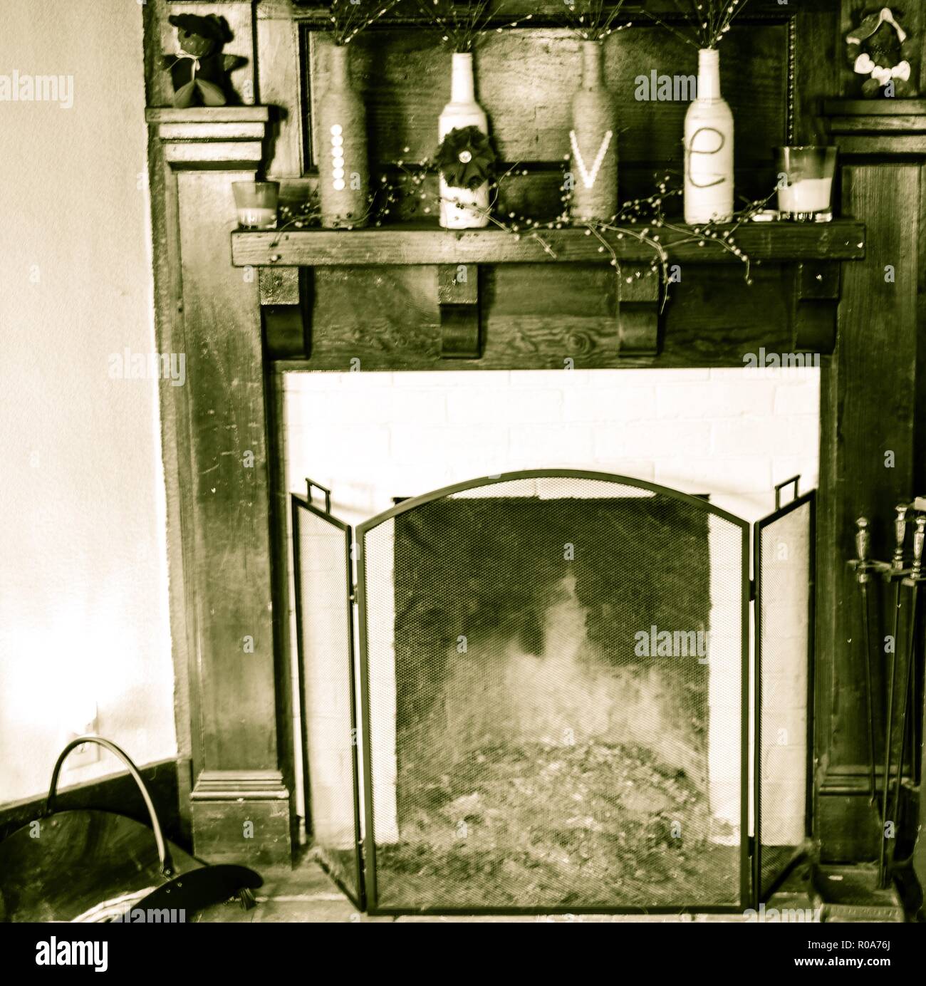 Fireplace old farmhouse hi-res stock photography and images - Alamy