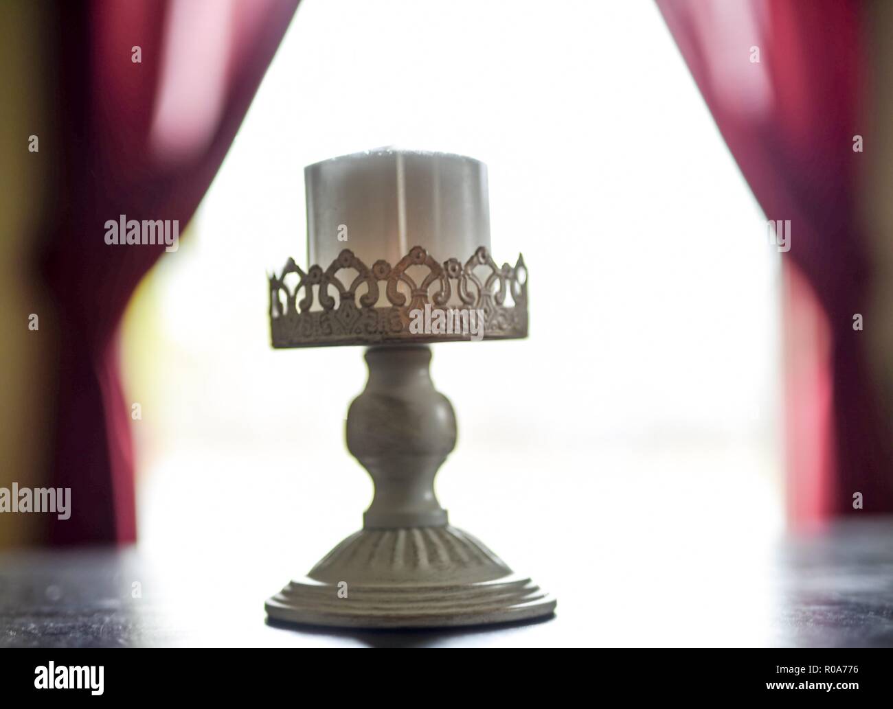 Black centerpiece hi-res stock photography and images - Alamy