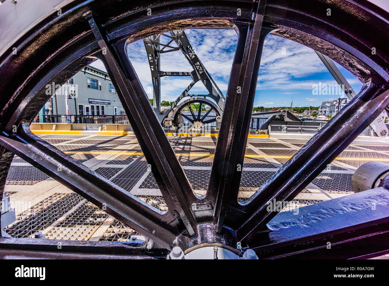 Strauss heel trunnion bascule bridge hires stock photography and