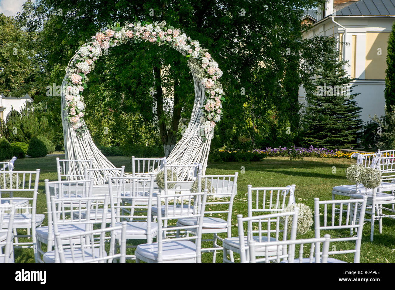 Summer Outdoor Wedding Ceremony Decoration Beautiful White Arch Of