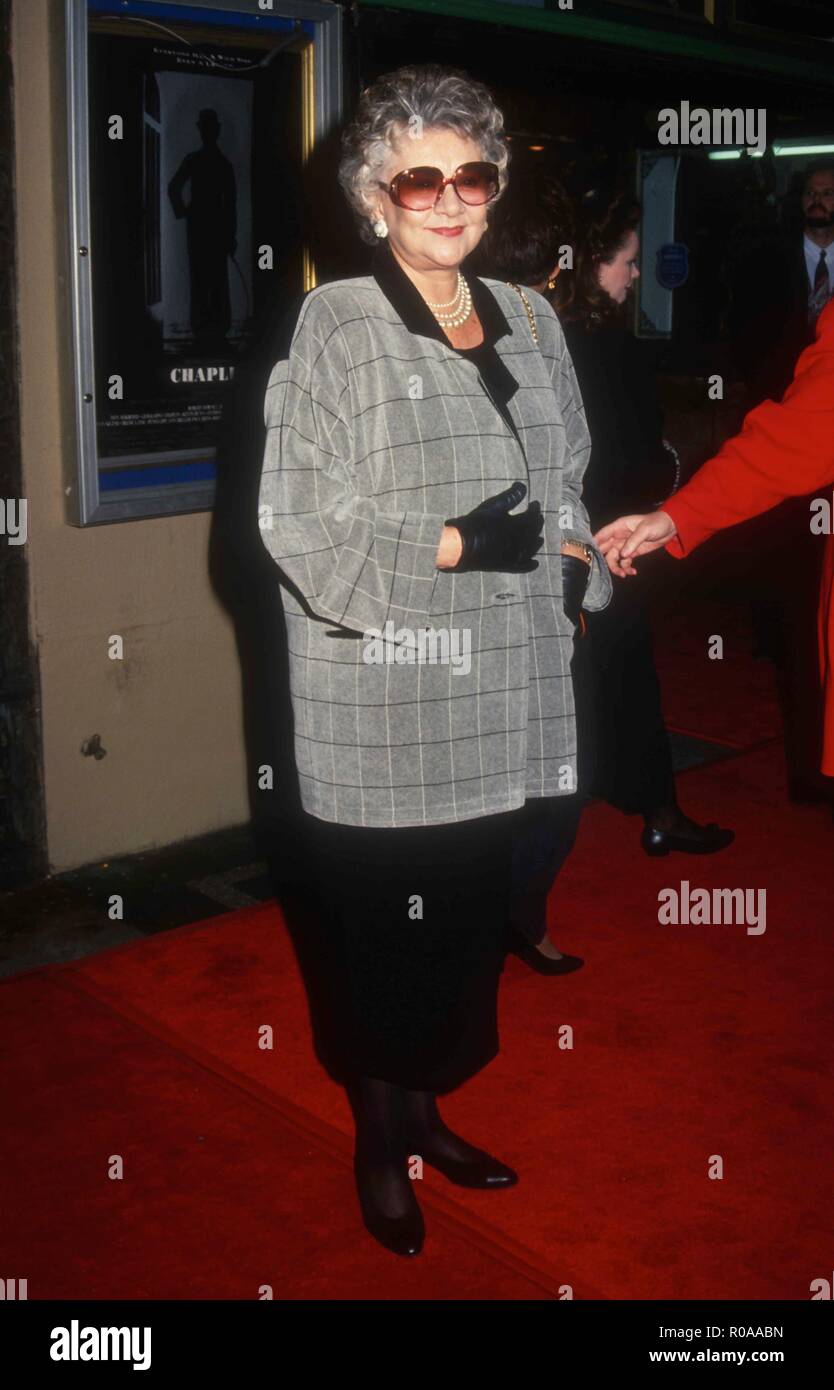 LOS ANGELES, CA DECEMBER 4 Actress Joan Plowright attends TriStar