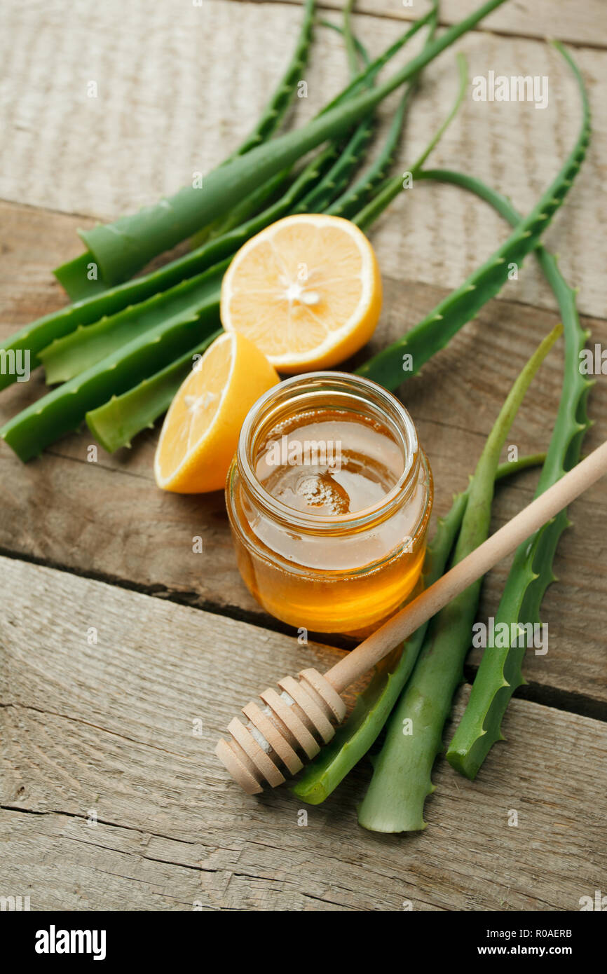 Aloe Vera, fresh lemon and honey. Natural facial, skin and hair care recipe  Stock Photo - Alamy