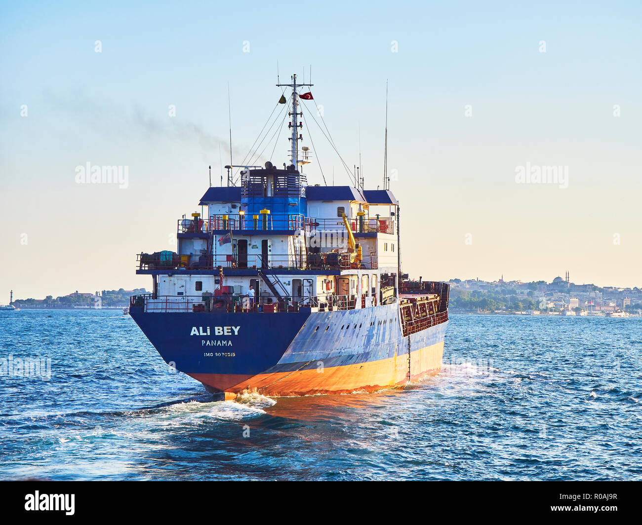 Shipping container ship anchor hi-res stock photography and images - Alamy