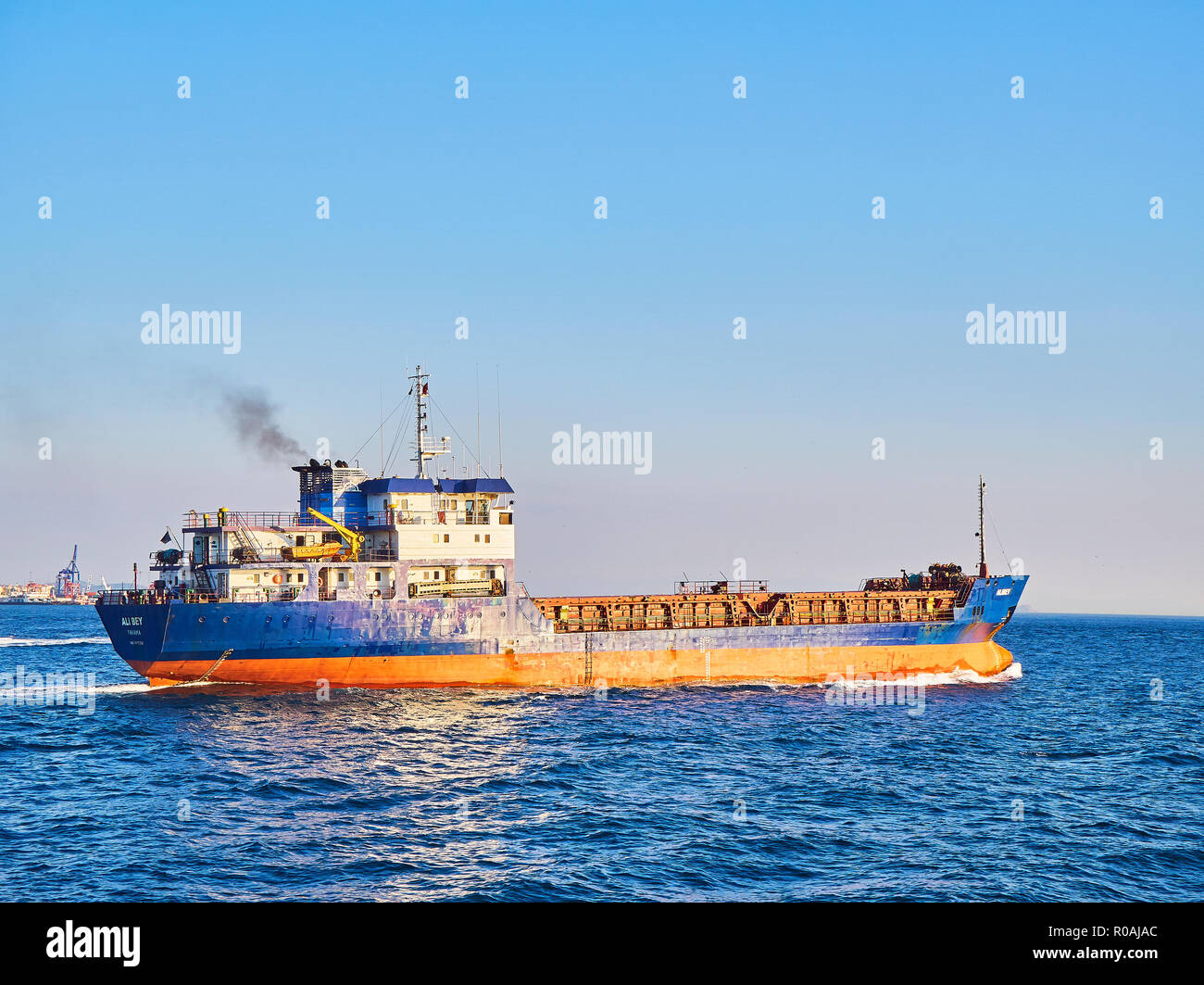 Shipping container ship anchor hi-res stock photography and images - Alamy
