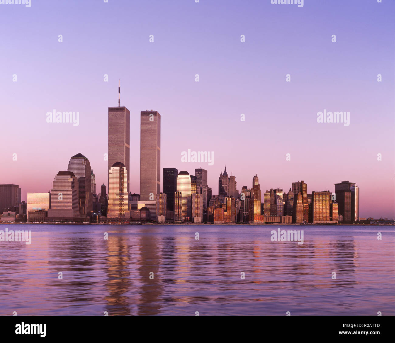HISTORICAL 1988 TWIN TOWERS (©MINORU YAMASAKI 1973) DOWNTOWN