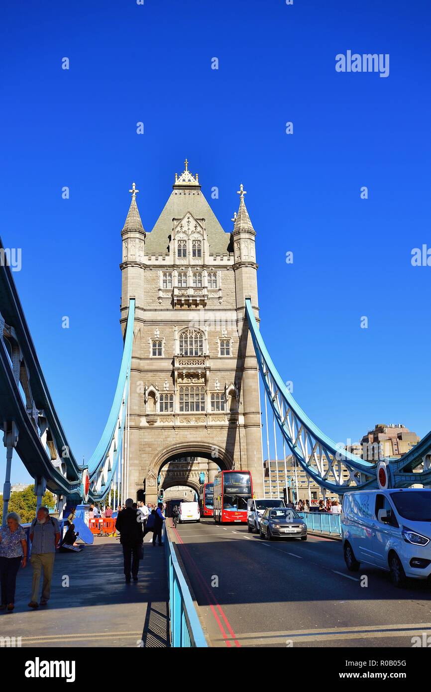 Bridge landmarks bridges hi-res stock photography and images - Alamy