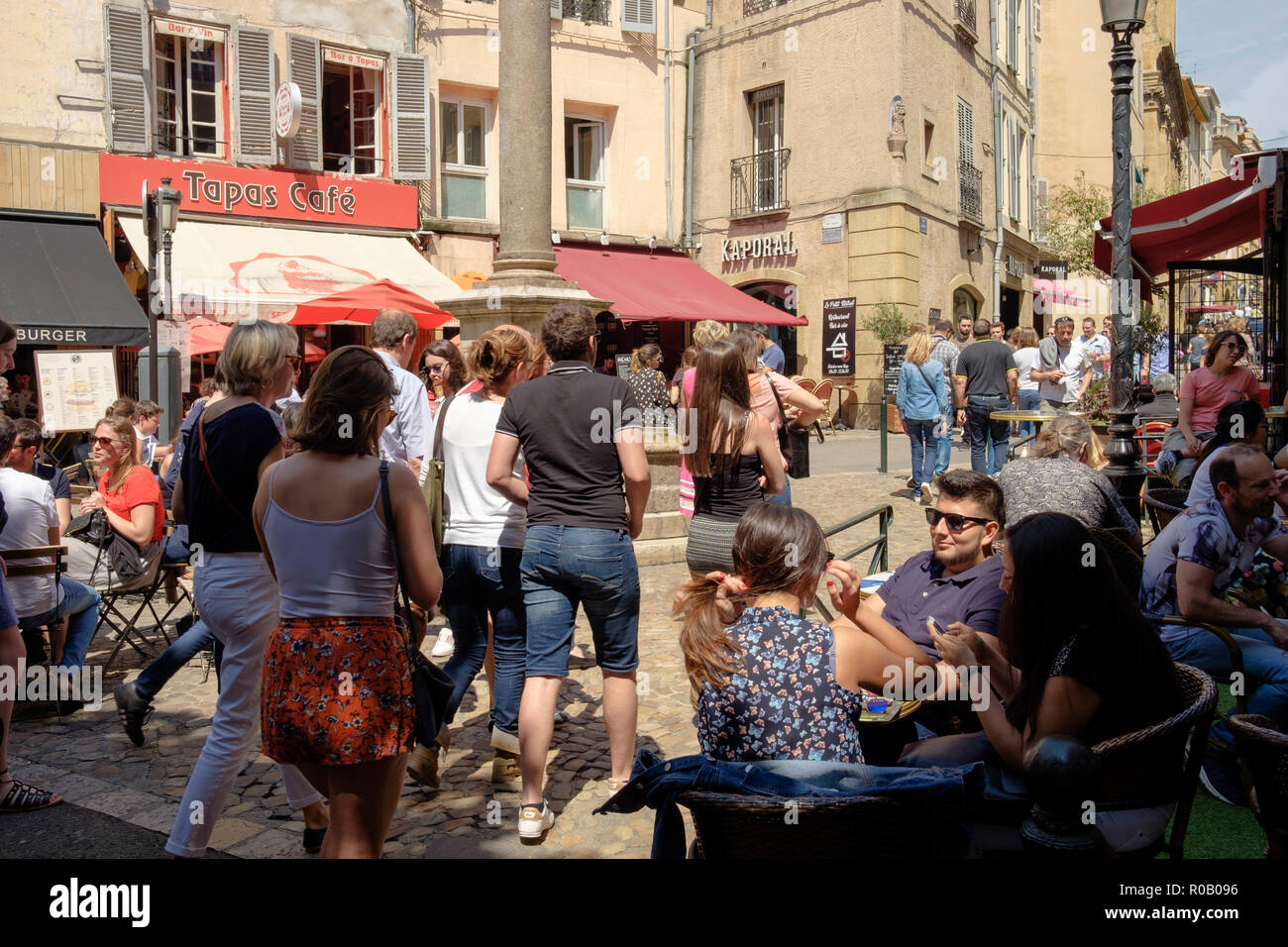 Cafe lined european square hi-res stock photography and images - Alamy