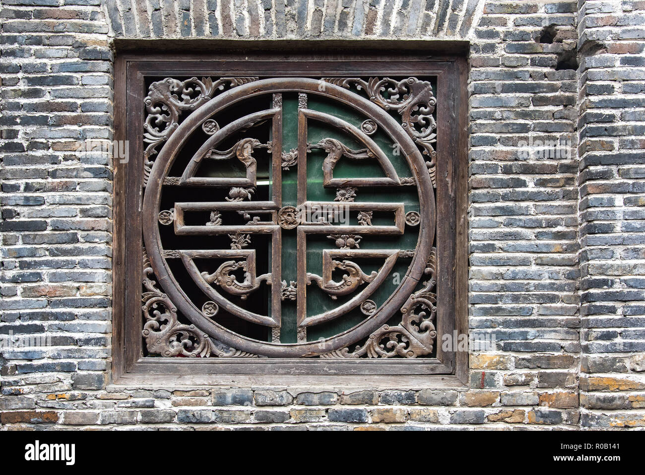 Ancient chinese window old hi-res stock photography and images - Alamy