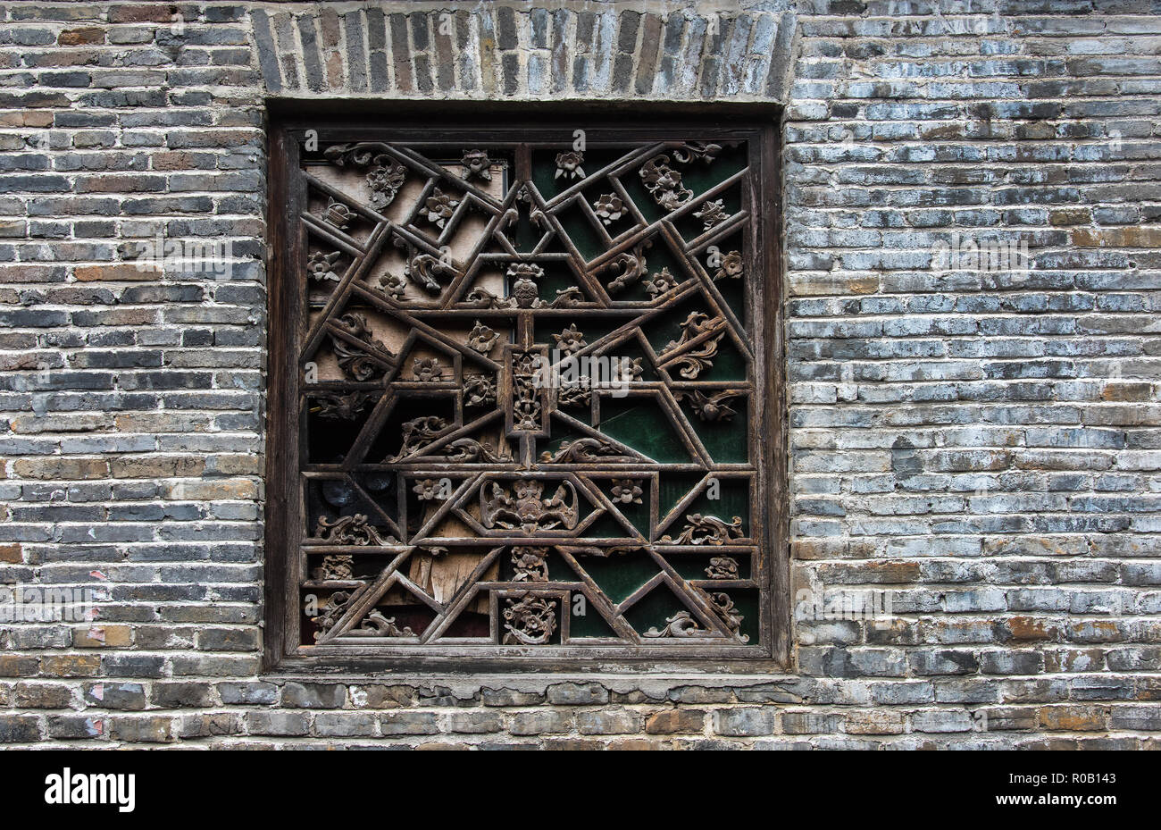 Ancient chinese window old hires stock photography and images Alamy