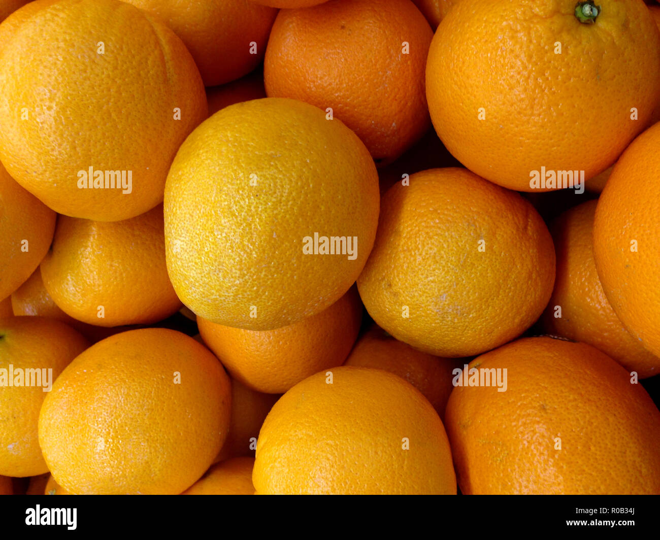 Fresh mandarin oranges on a market, texture background Stock Photo - Alamy