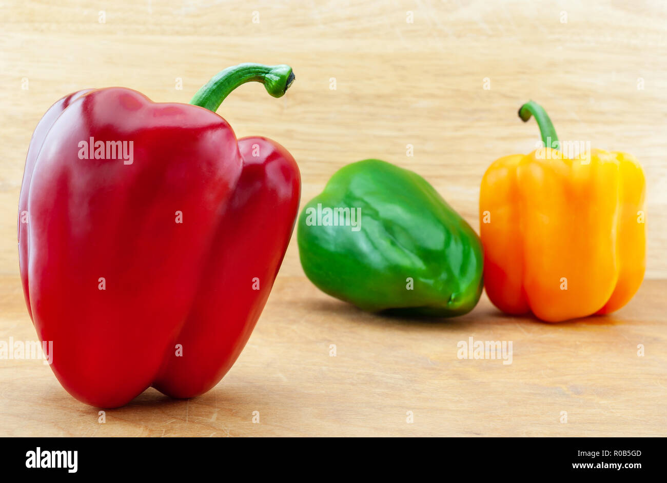 Colorful bell peppers hi-res stock photography and images - Alamy