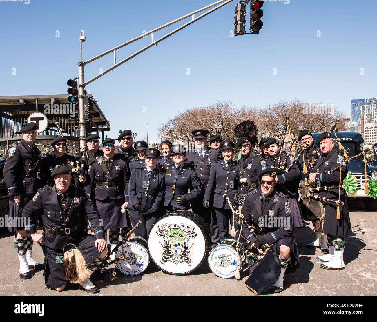 Members of the Boston Police Gaelic Column of Pipes and Drums posing with members of the An Garda Síochána, the police service of Ireland. Stock Photo