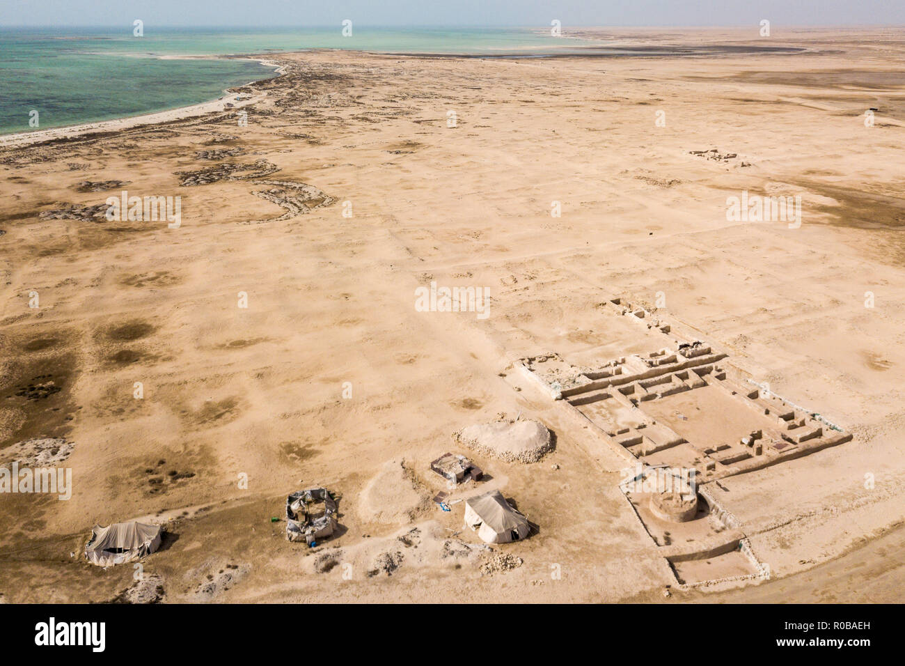 Al Zubarah (Az Zubara), ruined ancient Arabian town, north-western coast of the Qatar peninsula, Al Shamal. UNESCO World Heritage Site. Historical por Stock Photo