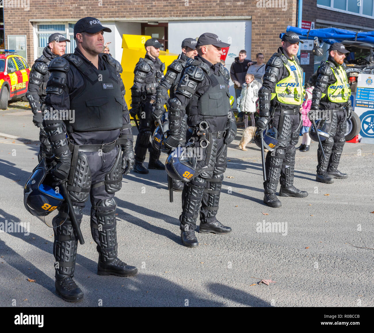 Black police woman body armour hi-res stock photography and images - Alamy