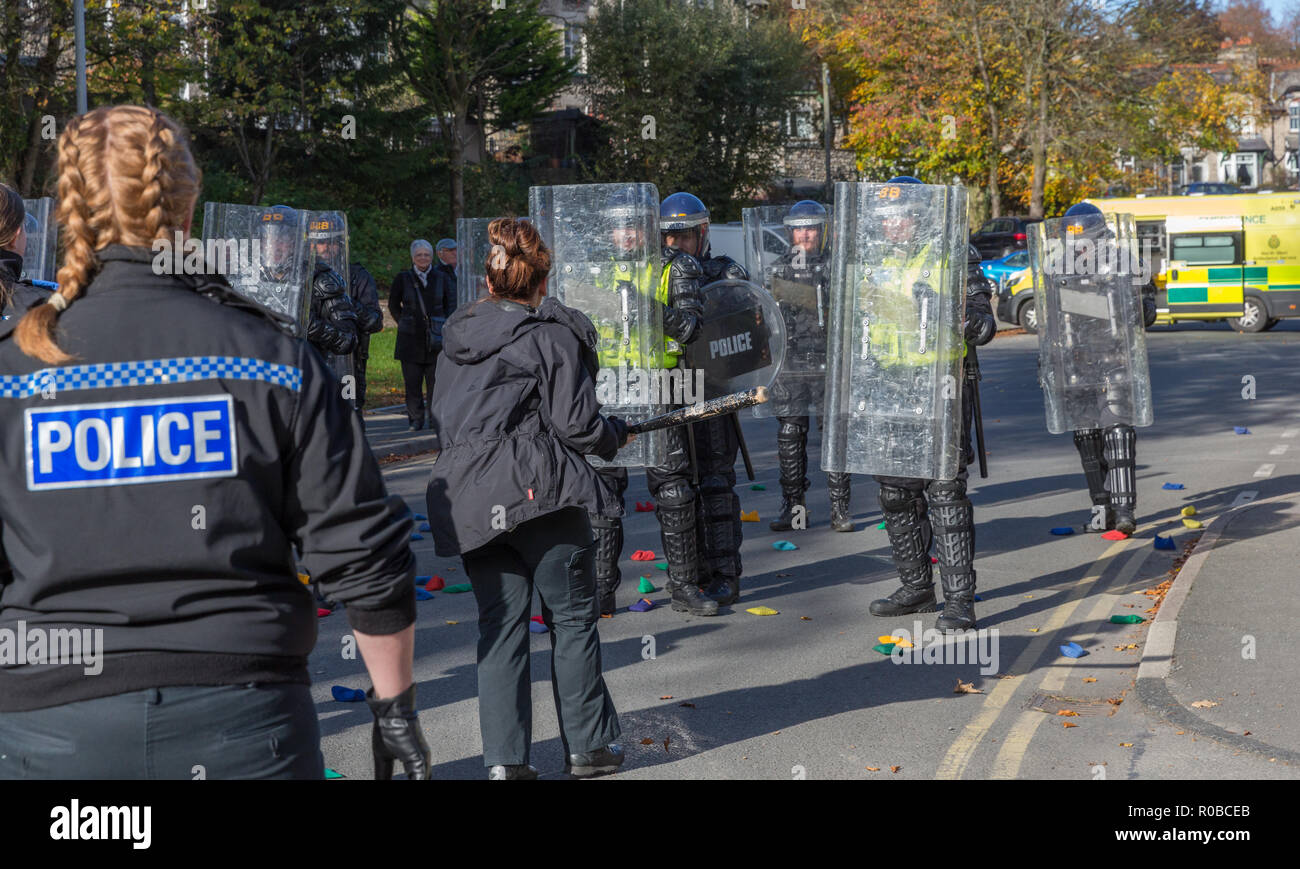 Black police woman body armour hi-res stock photography and images - Alamy