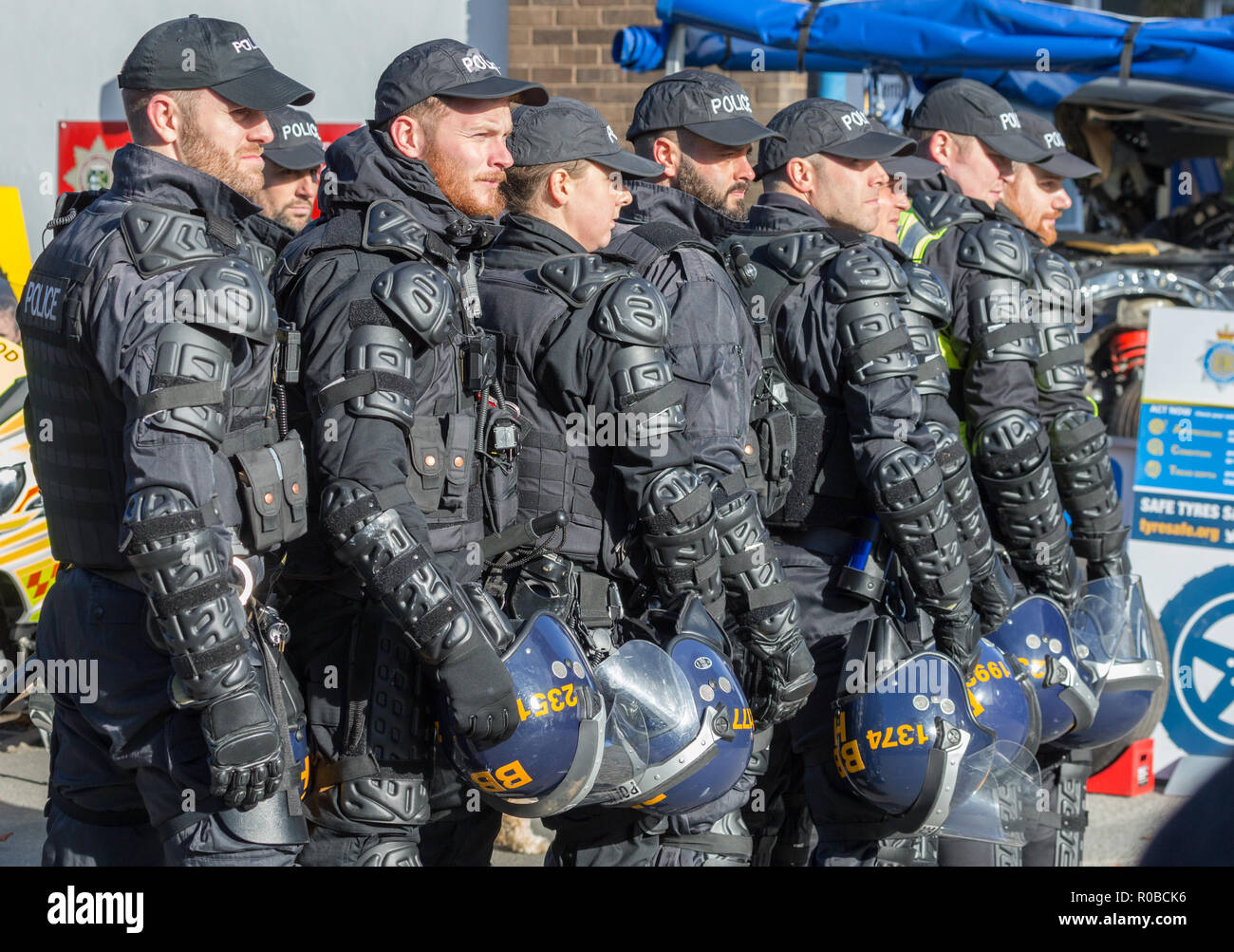Black police woman body armour hi-res stock photography and images - Alamy